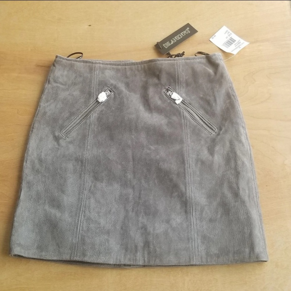 Blank NYC Suede London fog skirt size 24